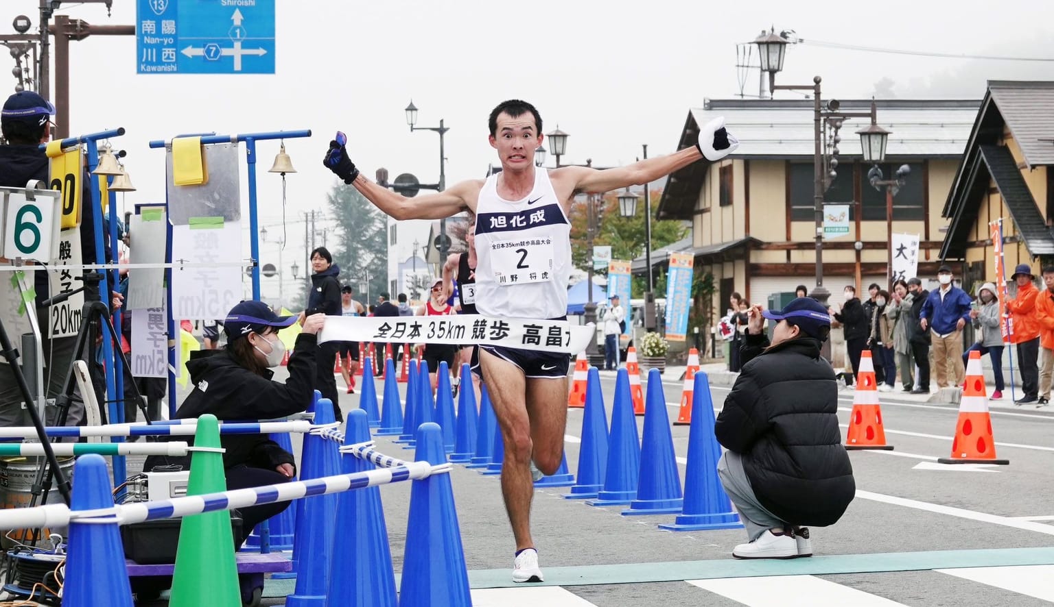 FLASH: Henderson and Kawano set world marathon race walk records in Takahata:
Australia’s Rebecca Henderson and Japan’s Masatora Kawano set respective world marathon race walk records of 3:14:52* and 2:55:14* at the All Japan Race Walking meeting