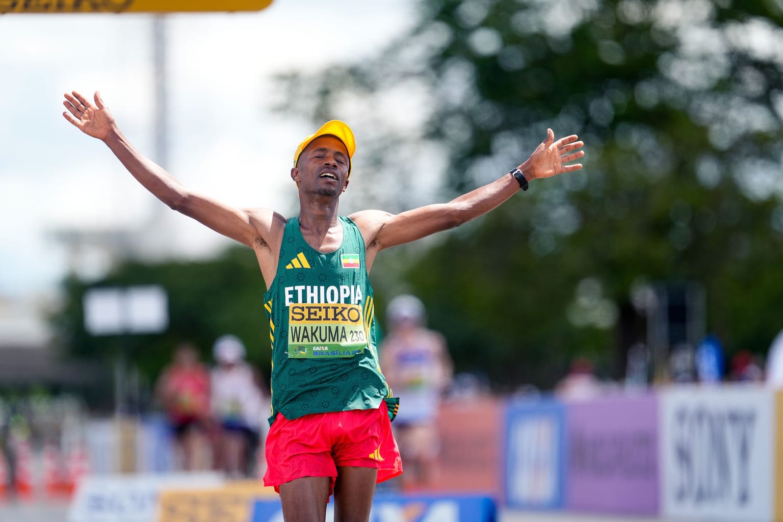 How Ethiopia’s Wakuma raced walked his way into the history books in Brasília:
Misgana Wakuma won a fabulous half marathon silver at the Caixa World Athletics Race Walking Team Championships Brasília 26 – Ethiopia’s first global race walking medal