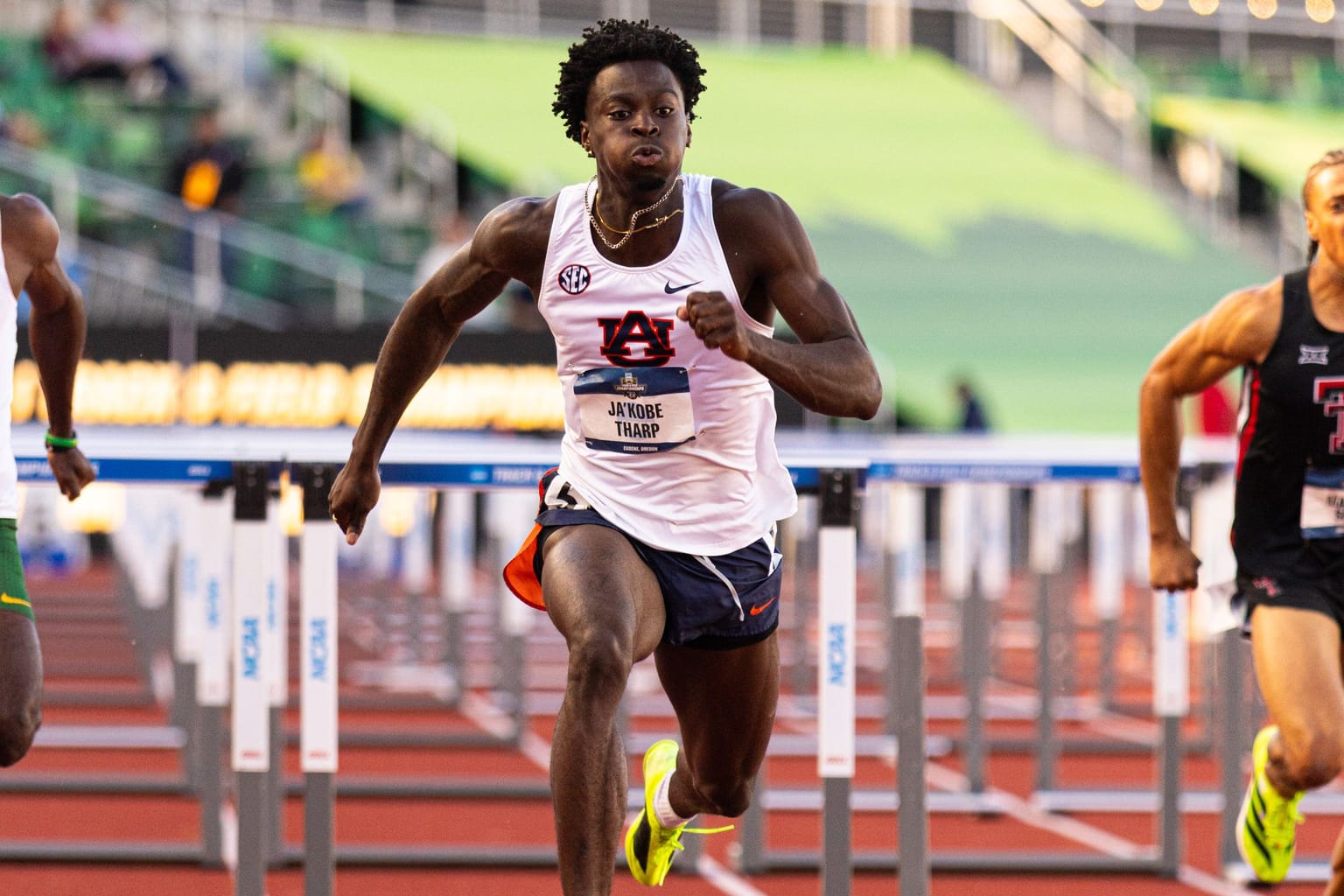 Tharp breaks world 110m hurdles record in Eugene:
World finalist Ja’Kobe Tharp produced a stunning 12.75 run to break the world 110m hurdles record* at the NCAA Championships in Eugene