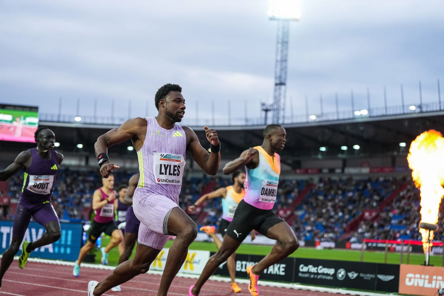 Lyles smashes world 150m best in Ostrava:
Noah Lyles took a quarter of a second off the world 150m best at the Golden Spike in Ostrava with 14.67
