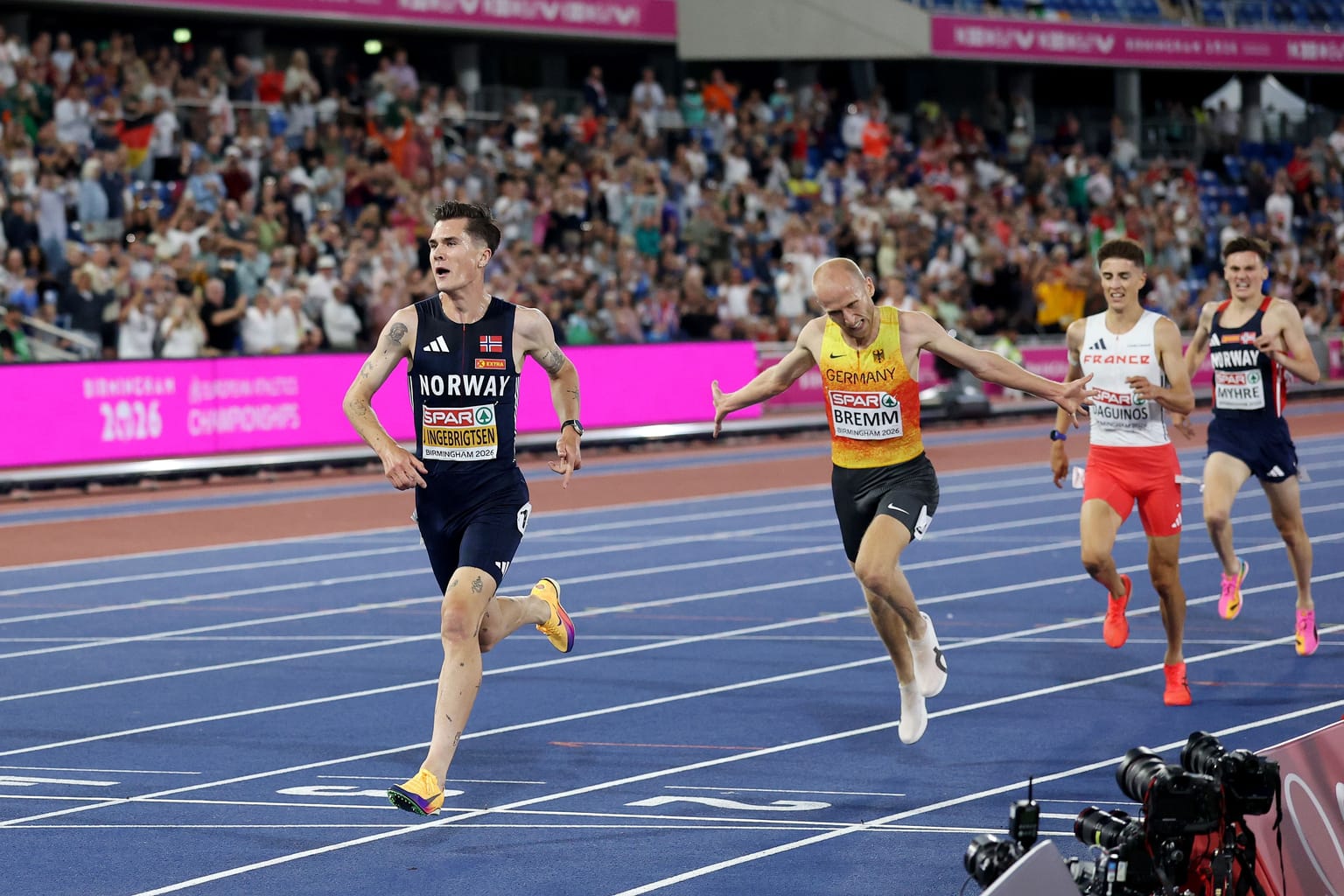 Ingebrigtsen makes golden return as Hunt triumphs in Birmingham:
Jakob Ingebrigtsen made a triumphant return to racing by successfully defending his 5000m title at the European Championships in Birmingham