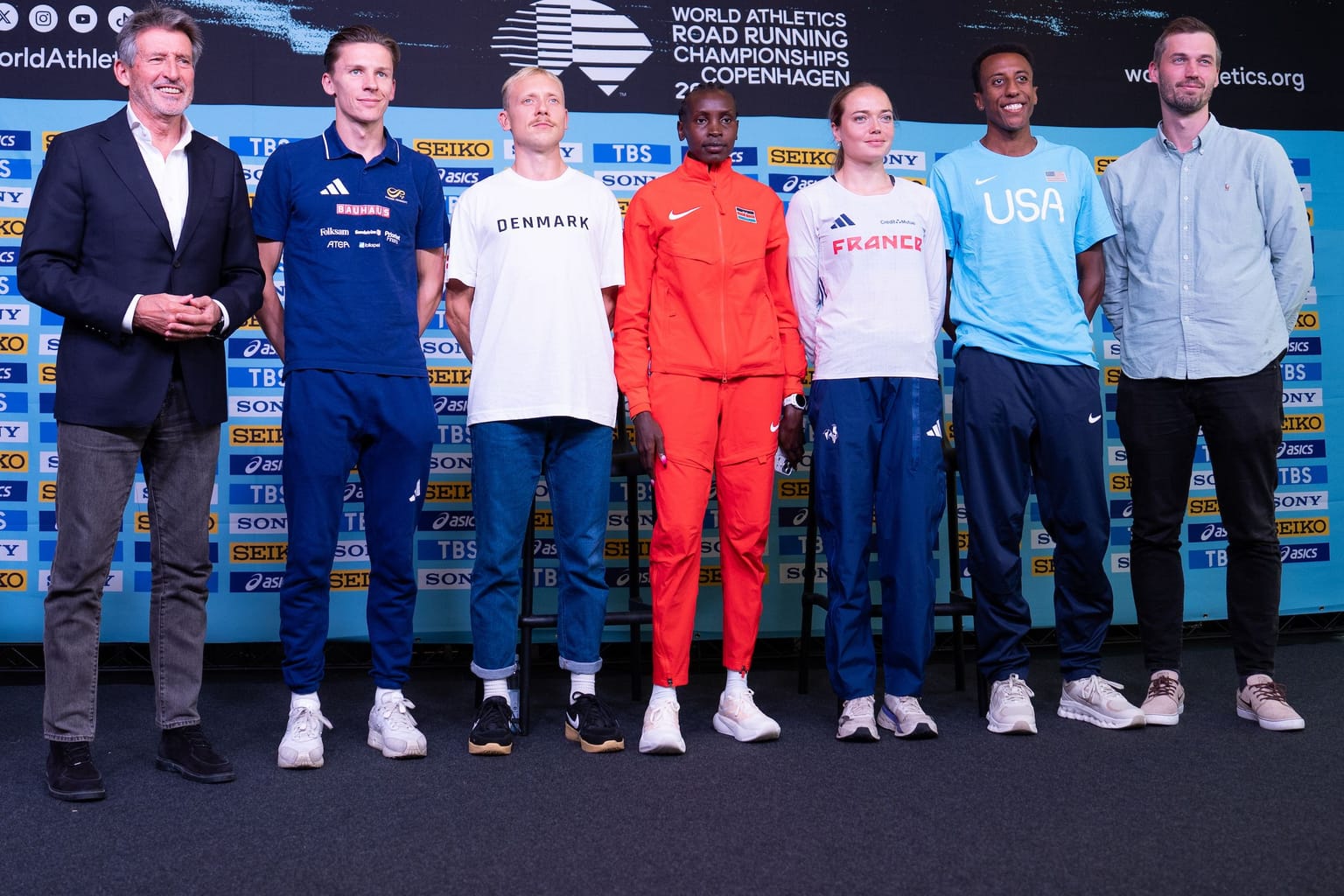World-class sport and mass participation come together in Copenhagen:
The world’s best road runners will share the streets with thousands of recreational athletes this weekend as Copenhagen hosts an extraordinary demonstration of humanity in running