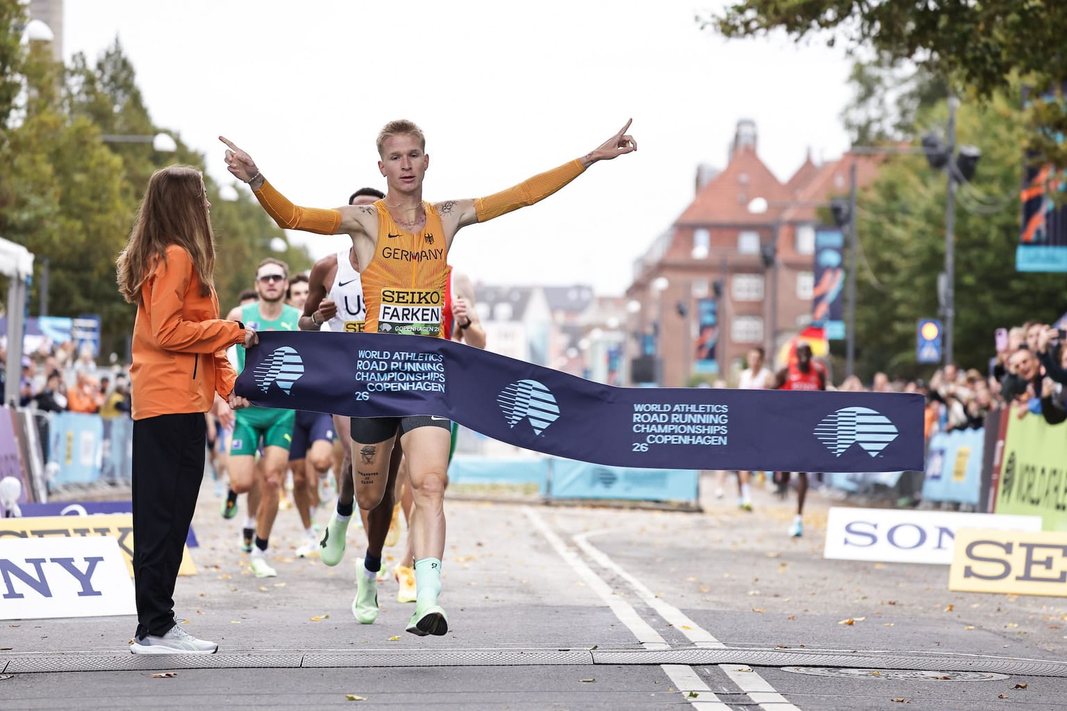 Farken surges to world road mile title in Copenhagen:
Coverage of the men's mile at the World Athletics Road Running Championships Copenhagen 26