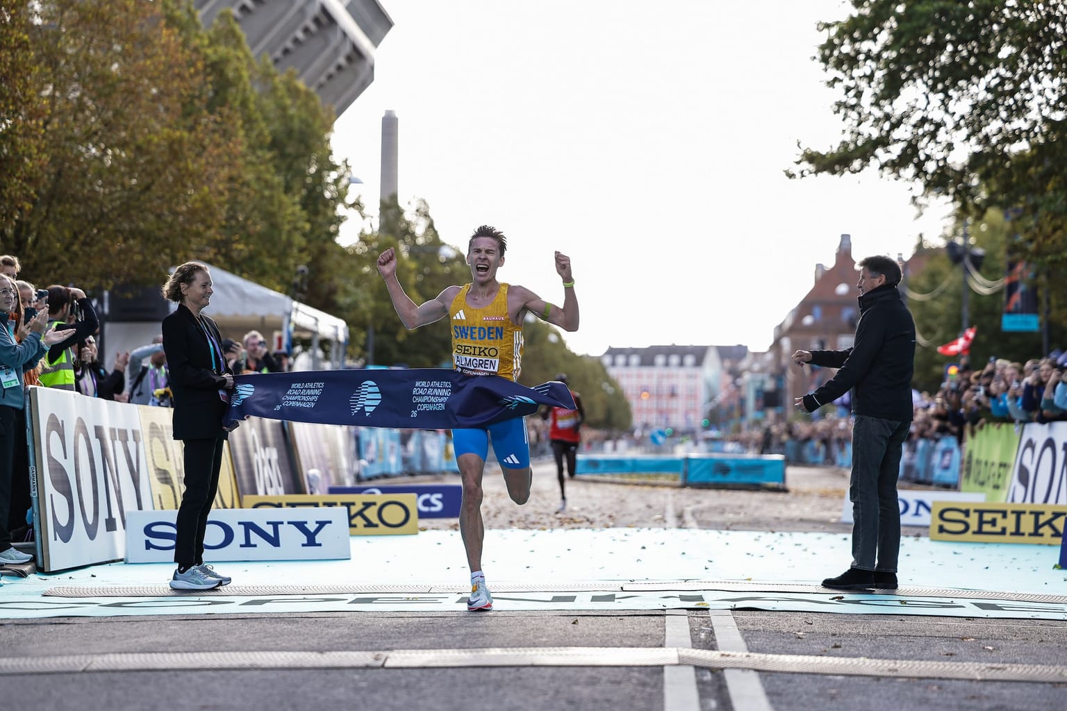 Almgren runs European record to win world half marathon title in Copenhagen:
Sweden’s Andreas Almgren outkicked Kenya’s Nicholas Kipkorir to win the half marathon title in a European record of 58:06 at the World Athletics Road Running Championships Copenhagen 26