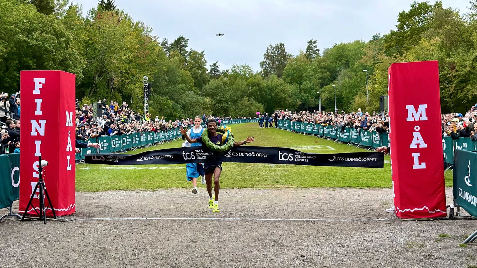 Ntakarutimana, Niyomukunzi, Henriksson and Chala win as Cross Country Tour kicks off in Lidingö:
Egide Ntakarutimana and Francine Niyomukunzi ran race records to win the 15km events, while Evelina Henriksson and Ebba Tulu Chala dominated the 30km contests at the TCS Lidingöloppet
