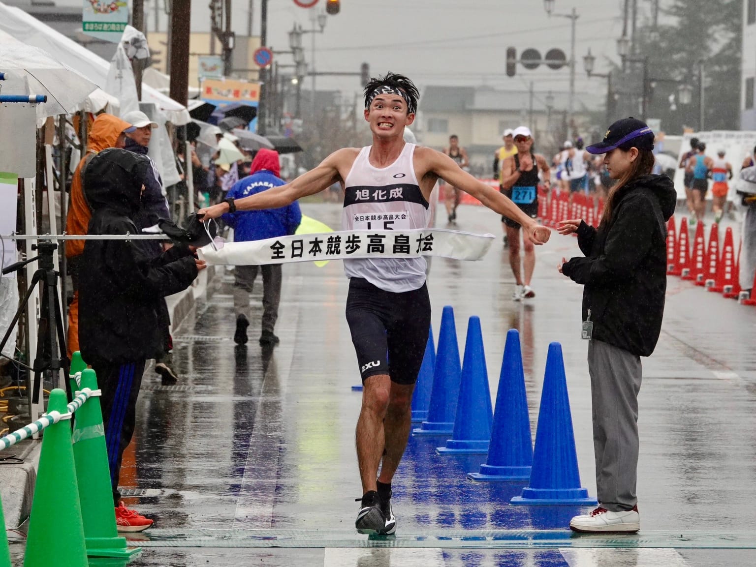 Henderson and Kawano set world marathon race walk records in Takahata:
Australia’s Rebecca Henderson and Japan’s Masatora Kawano set respective world marathon race walk records of 3:14:52* and 2:55:14* at the All Japan Race Walking meeting
